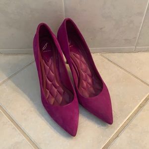 B Brian Atwood pink suede pumps